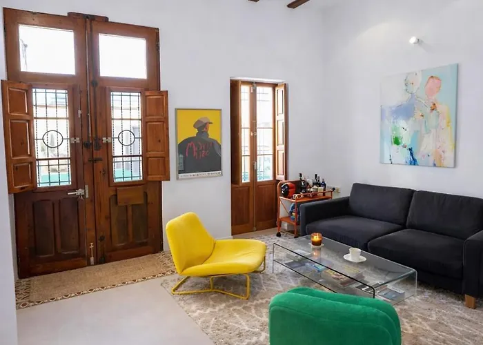 Walk - 20 Min - Beautiful Private Patio *